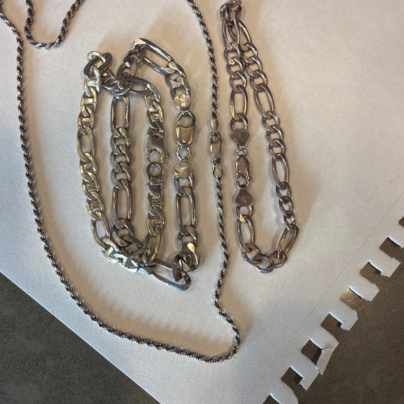 LOT: Silver tone necklaces, bracelets, cuff links  & brass key hook - Picture 6 of 8